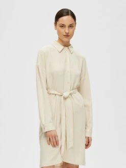 Selected Femme Robes Fluides Robe-chemise VIVA-TONIA Femme Crème -Joli Mode Soldes Magasin 10a9bbaa2d6e7df5e4ea60043c7c3a23