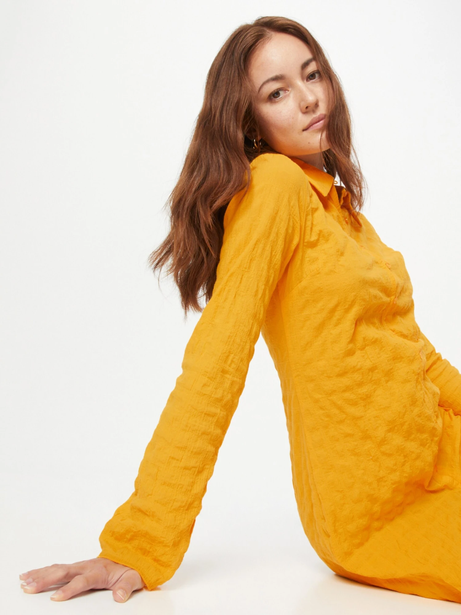 WEEKDAY Robes Fluides Robe-chemise Femme Curry 4 WEEKDAY Robes Fluides Robe-chemise Femme Curry – Image 2