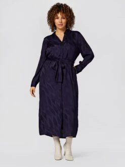 Robes Fluides Robe-chemise Caroline Femme Bleu Marine 9 Robes Fluides Robe-chemise Caroline Femme Bleu Marine -Joli Mode Soldes Magasin 407f6794e96e87fb0297870acd51529a