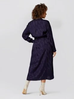 Robes Fluides Robe-chemise Caroline Femme Bleu Marine 10 Robes Fluides Robe-chemise Caroline Femme Bleu Marine -Joli Mode Soldes Magasin 6344a54f929cdc256425c633599fee40