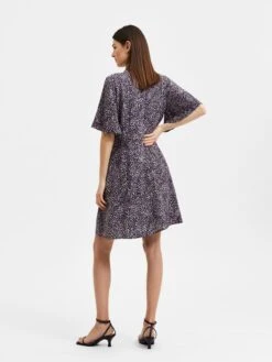 Selected Femme Robes Fluides Robe-chemise Jalina Femme Noir -Joli Mode Soldes Magasin 6d735958b9c273a80c6a02359e84031d