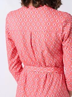 Robes Fluides Robe-chemise Daria Femme Magenta / Rose Clair 13 Robes Fluides Robe-chemise Daria Femme Magenta / Rose Clair -Joli Mode Soldes Magasin 7bc6f9d38bc3358d60102522e4354f69