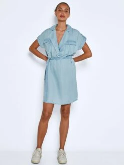 Noisy May Robes Fluides Robe-chemise Vera Femme Bleu -Joli Mode Soldes Magasin 9d092ee3913fe2a8595c7a6f52c05b86