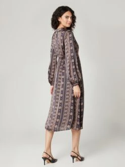 Robes Fluides Robe-chemise Silvia Femme Sable / Bleu Marine -Joli Mode Soldes Magasin bf029ca6ed34d40c23359a5146a6f31a